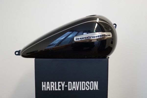 TANK DYNA - VIVID BLACK INKL. EMBLEM